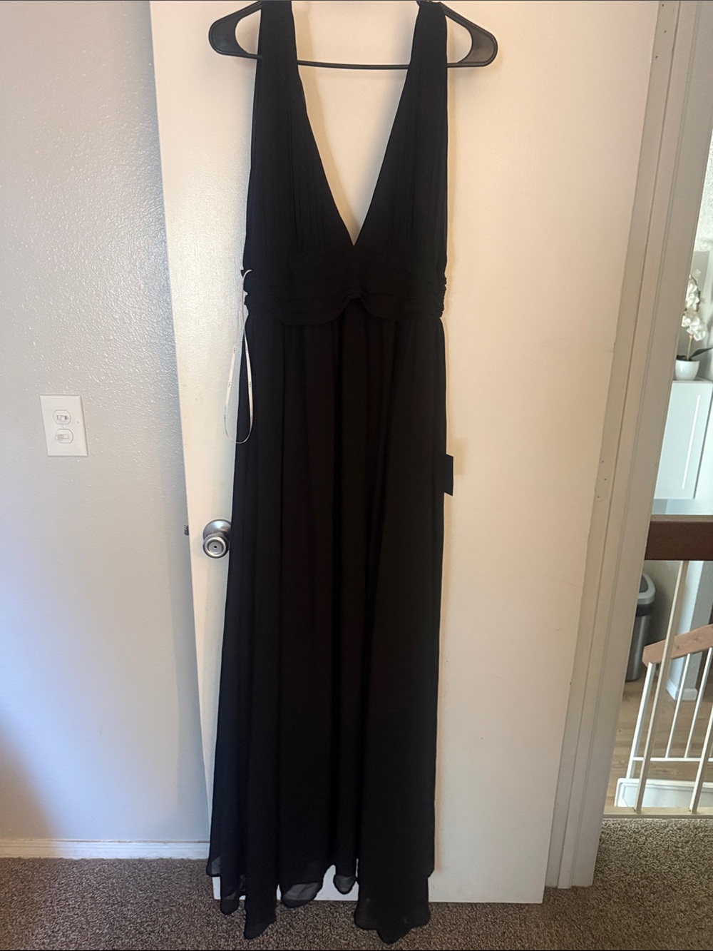 Lulu's Black Sleeveless V-Neck Maxi Dress